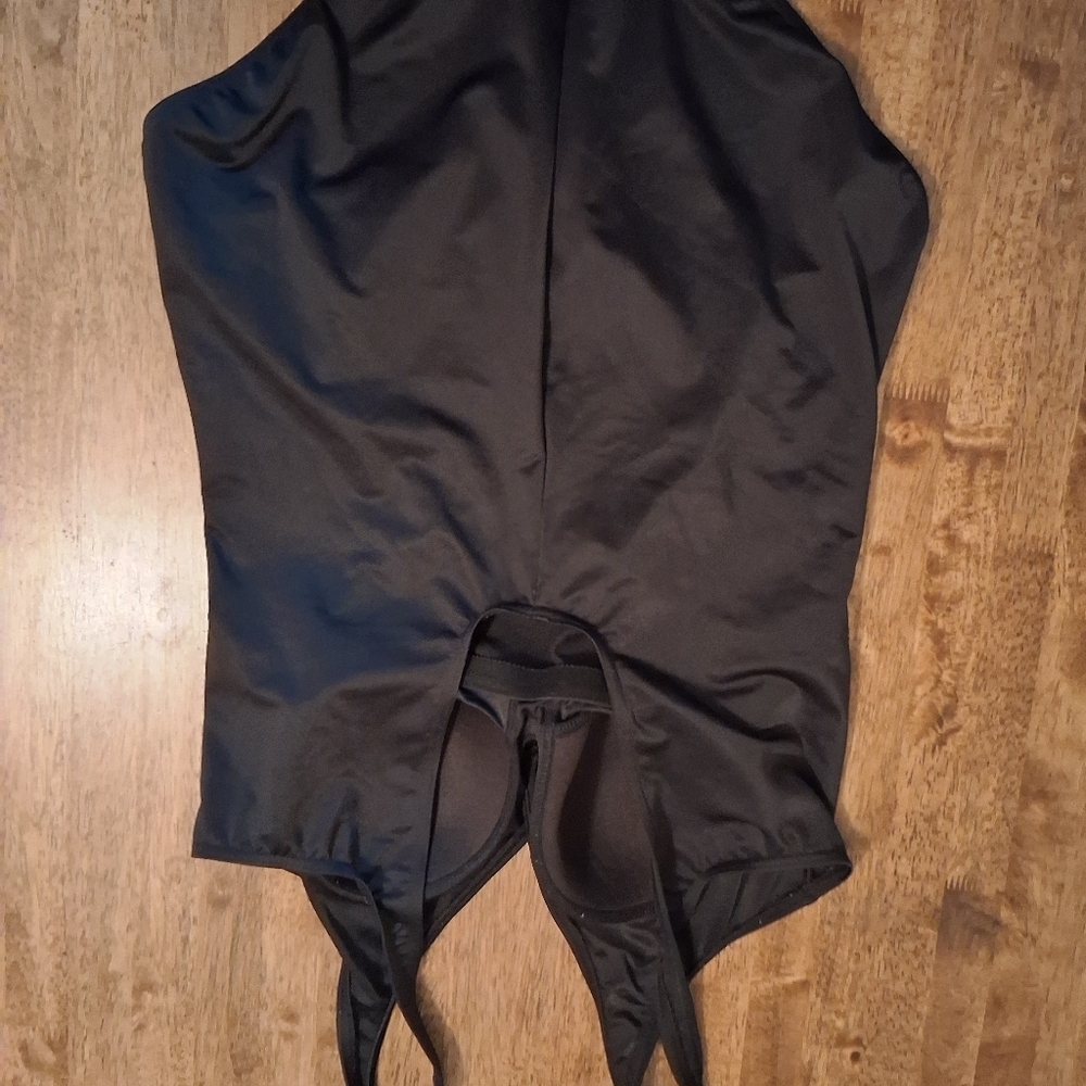 MiracleSuit Black Ruched Wrap One Piece Bathing Suit Women’s Sz 16 - Picture 7 of 7